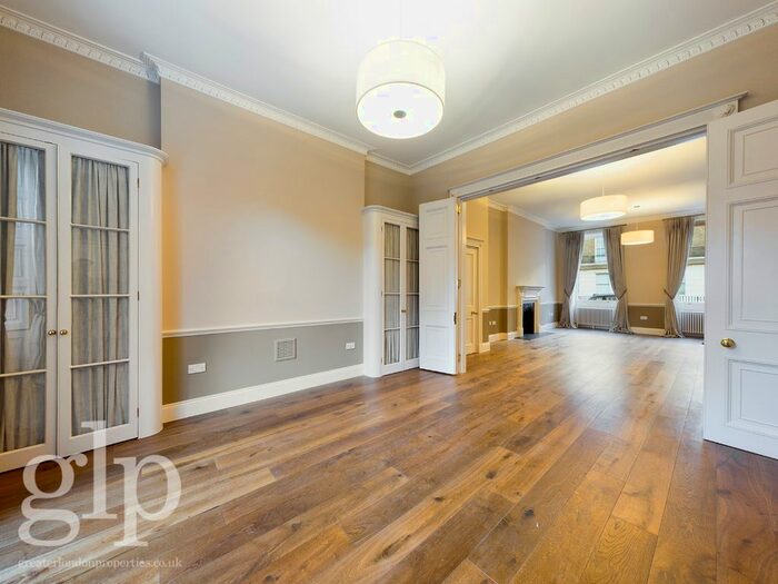 2 Bedroom Flat To Rent In Bedford Place, Bloomsbury, WC1B
