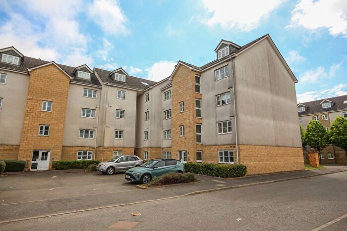 2 Bedroom Flat To Rent In Queens Crescent, Livingston, EH54