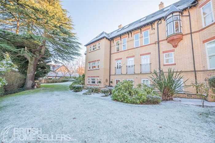 2 Bedroom Flat For Sale In Dorset Road, Altrincham, Greater Manchester, WA14