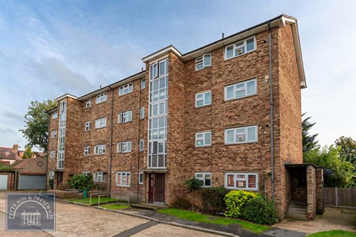 1 Bedroom Apartment For Sale In Sultan Road, Wanstead, E11