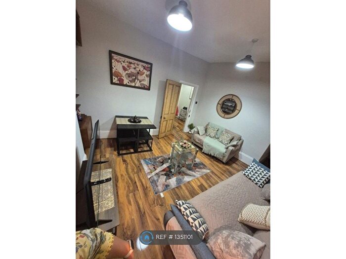 3 Bedroom Flat To Rent In Blackheath Hill, London, SE10