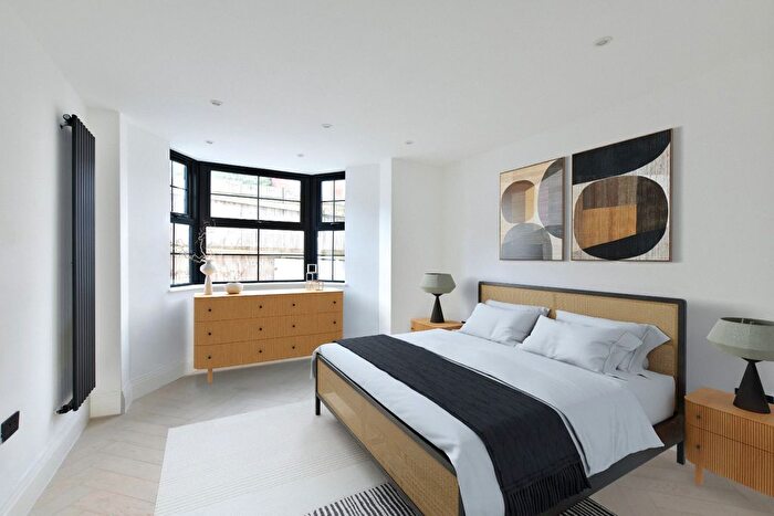 2 Bedroom Flat For Sale In Flat, The Oaks, Sparrows Herne, Bushey, Hertfordshire, WD23