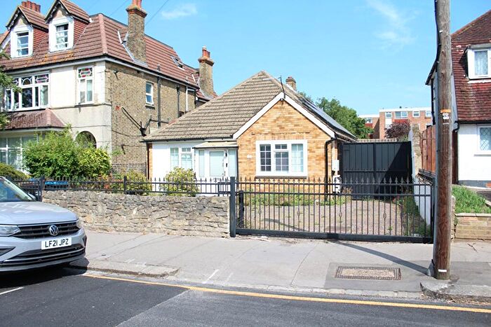 3 Bedroom Bungalow For Sale In Outram Road, Addiscombe, CR0