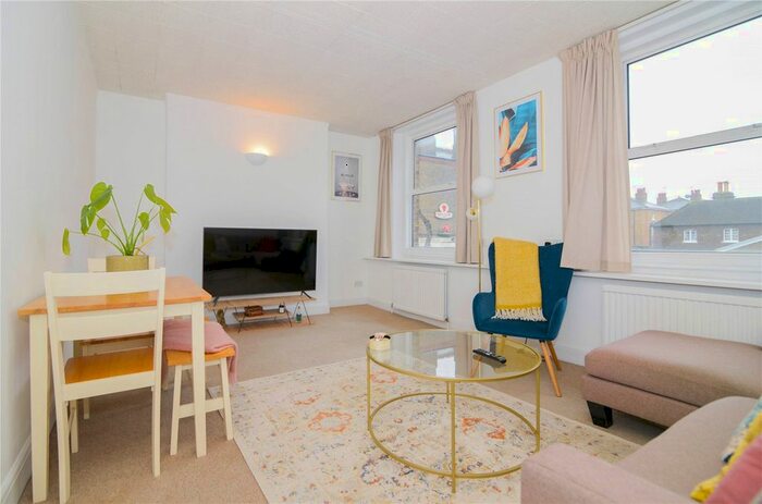 2 Bedroom Flat To Rent In Sheen Road, Richmond, TW9