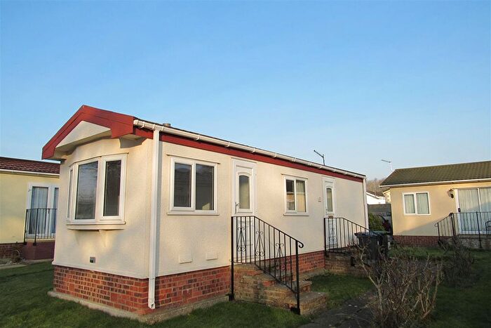 1 Bedroom Mobile/park Home To Rent In Shalloak Road, Broad Oak, CT2