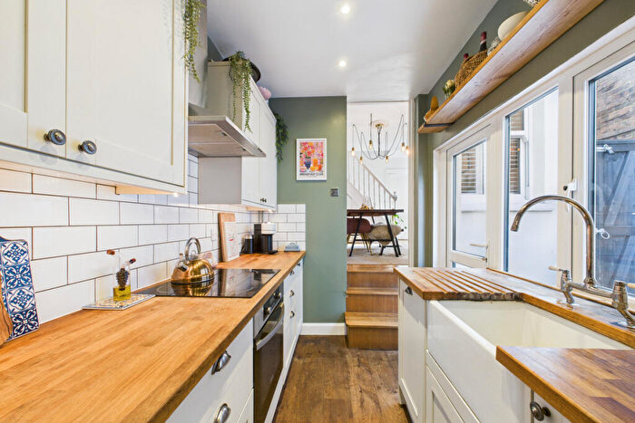 2 Bedroom Cottage For Sale In Crescent Road, Hemel Hempstead, HP2