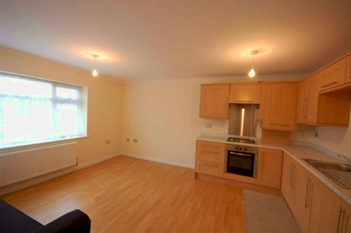 2 Bedroom Apartment To Rent In A Sherwood Park RoadMitchamSurrey, CR4