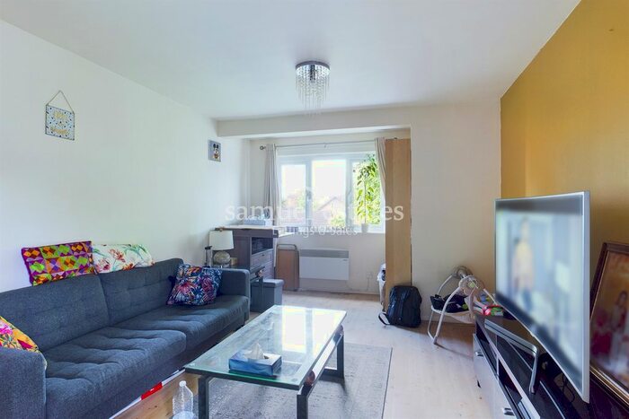 1 Bedroom Flat To Rent In Caroline Close, Streatham Hill, SW16