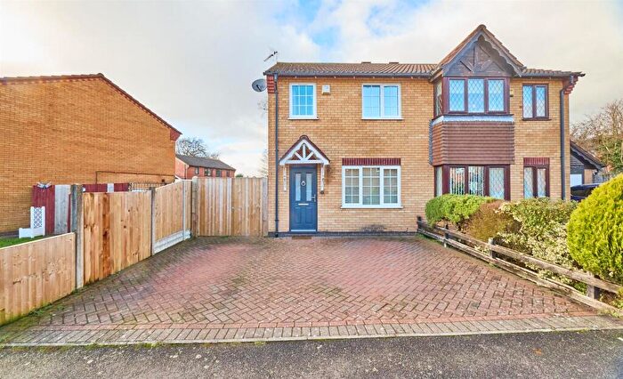 3 Bedroom Semi-Detached House For Sale In Kinross Way, Hinckley, LE10