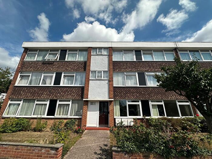 2 Bedroom Flat To Rent In Barton Meadows, IG6