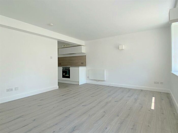 Studio To Rent In Buckingham Place - Modern Studio, BN1