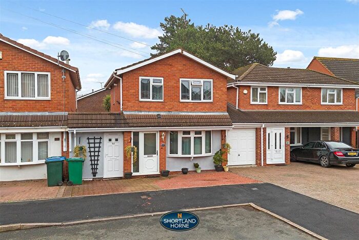 3 Bedroom Link Detached House For Sale In Pembury Avenue, Longford, Coventry, CV6