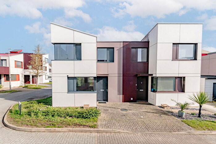 3 Bedroom Semi-Detached House For Sale In Welles Lane, Oxley Park, Milton Keynes, MK4