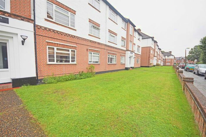 2 Bedroom Flat To Rent In Churchview Road, Twickenham, TW2