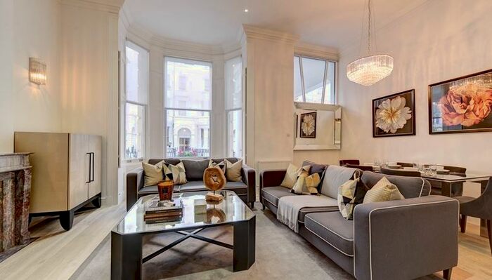 4 Bedroom Flat To Rent In Lexham Gardens, London, W8