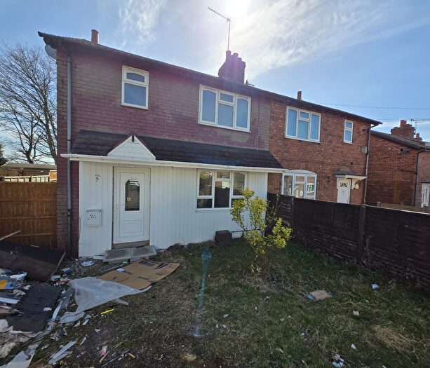 3 Bedroom Semi-Detached House To Rent In Gordon Crescent, Brierley Hill, West Midlands, DY5