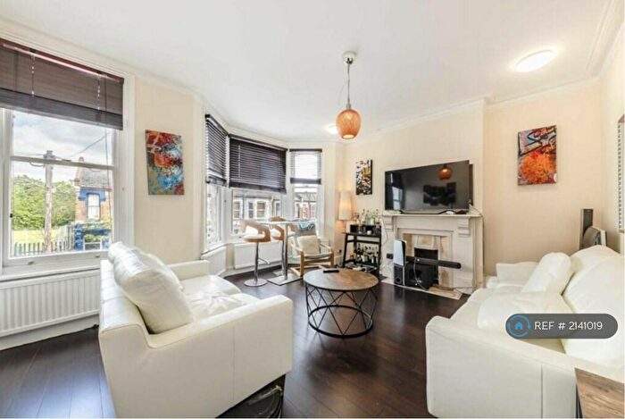 2 Bedroom Flat To Rent In Purves Road, London, NW10