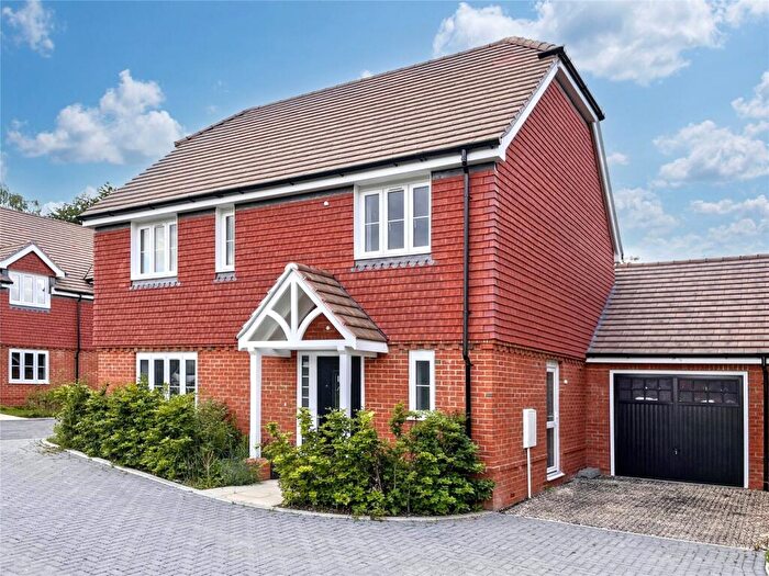 4 Bedroom Detached House For Sale In Fuggle Hop Close, Tongham, Farnham, Surrey, GU10