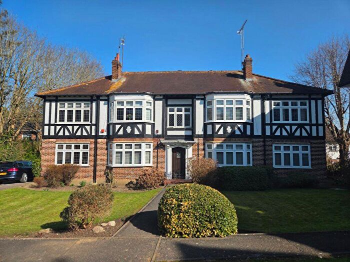 2 Bedroom Apartment To Rent In Upper Park, Loughton, IG10