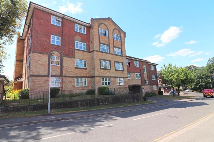 2 Bedroom Flat For Sale In Knights Field, Old Bedford Road, Luton, Bedfordshire, LU2