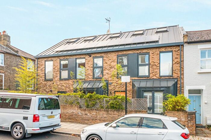 3 Bedroom Flat For Sale In Bemish Road, London, SW15