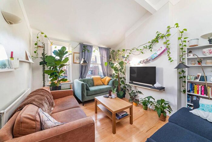 2 Bedroom Maisonette To Rent In Roseleigh Avenue, Islington, London, N5