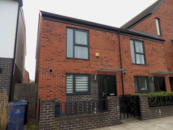 2 Bedroom Semi-Detached House To Rent In Woodfield Way, Balby, Doncaster, DN4