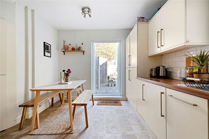 2 Bedroom Flat For Sale In Fernthorpe Road, London, SW16