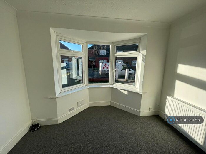3 Bedroom Semi-Detached House To Rent In Hull, Hull, HU6