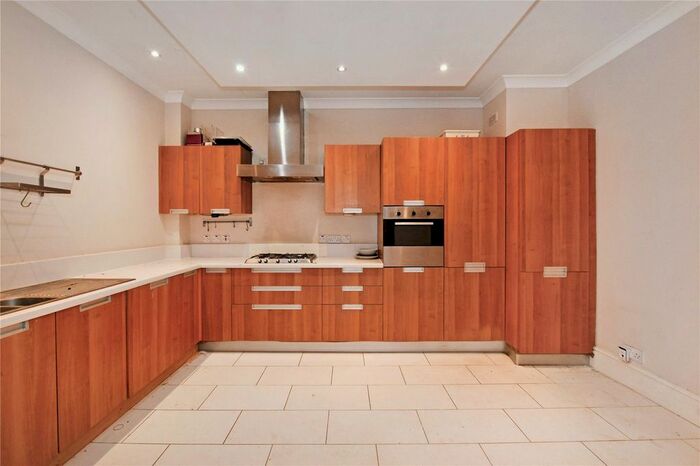 3 Bedroom Mews House To Rent In Weymouth Mews, Marylebone, London, W1G