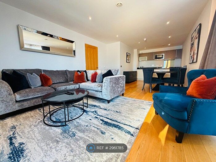 2 Bedroom Flat To Rent In Watermans Place, Leeds, LS1