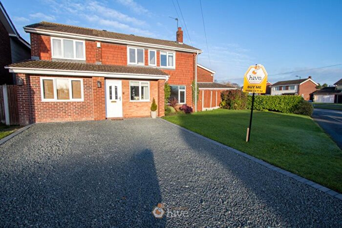 4 Bedroom Detached House For Sale In Checkstone Avenue, Bessacarr, Doncaster, DN4