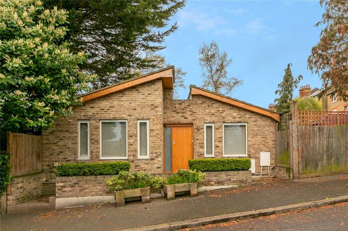 3 Bedroom Bungalow To Rent In Thurlby Road, London, SE27