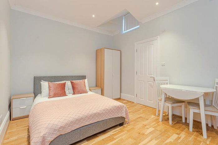 Studio To Rent In Courtfield Gardens, Earls Court, SW5