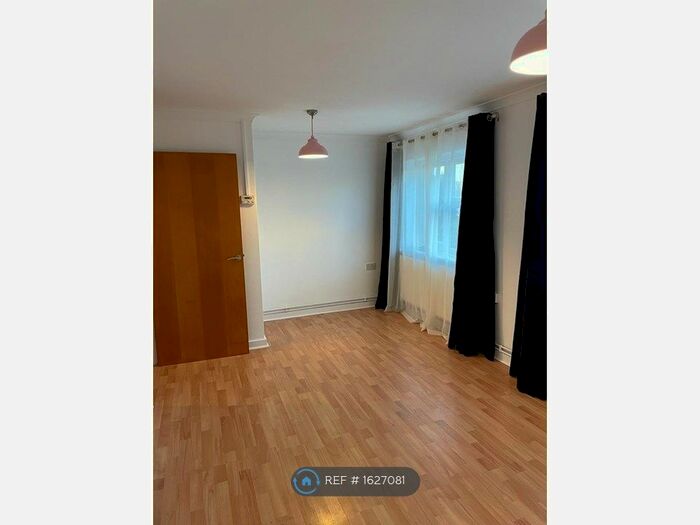 1 Bedroom Flat To Rent In Austen Close, Loughton, IG10