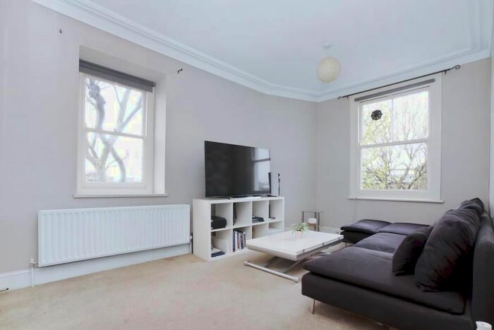 2 Bedroom Flat To Rent In Nevern Square, Earls Court, London, SW5