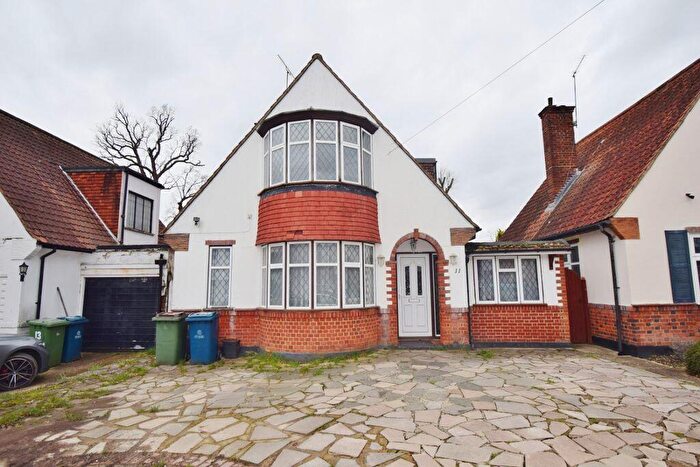 3 Bedroom Detached House For Sale In Wynlie Gardens, Pinner, HA5