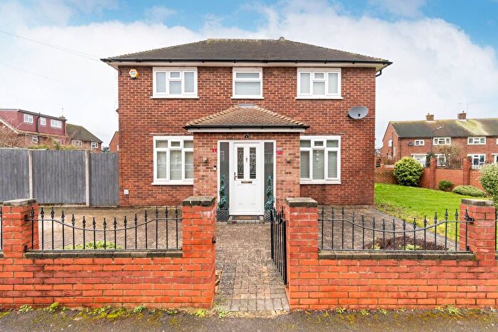 4 Bedroom Semi Detached House For Sale In Fox Road, Langley, Slough, SL3