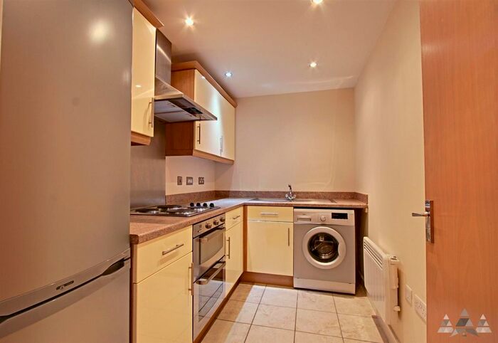 1 Bedroom Flat To Rent In Moorcroft House, Archdale Close, Chesterfield, Derbyshire, S40