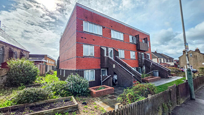 2 Bedroom Maisonette For Sale In Brentwood Road, Romford, RM1