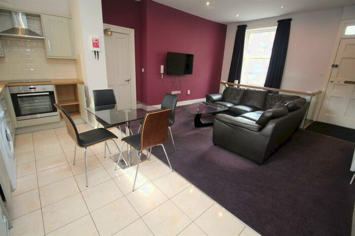 3 Bedroom Flat To Rent In St James' Terrace, City Centre, Newcastle Upon Tyne, NE1