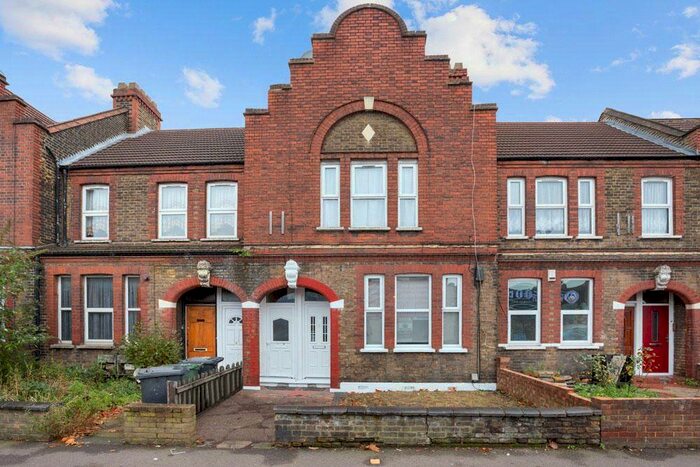 2 Bedroom Flat To Rent In Lea Bridge Road, Leyton, London, E10