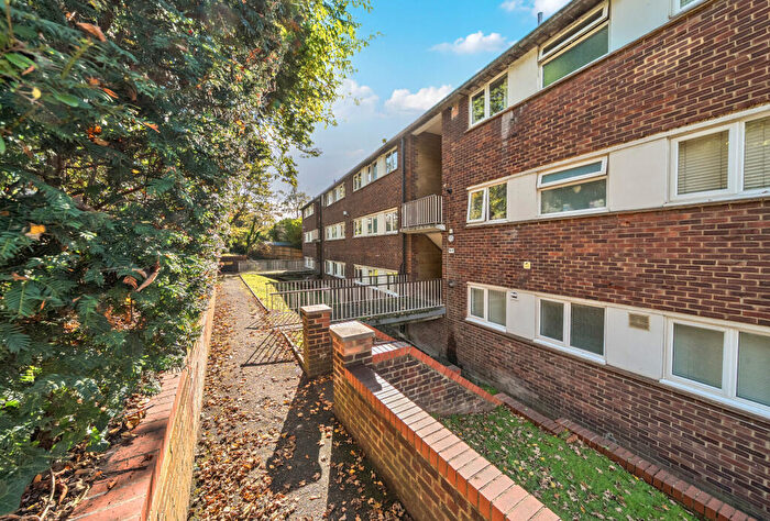 2 Bedroom Apartment For Sale In Godstone Mount, Downs Court Road, Purley, CR8