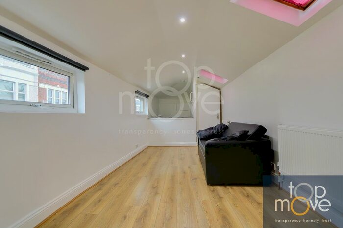 Studio To Rent In Cherry Orchard Road, East Croydon, CR0