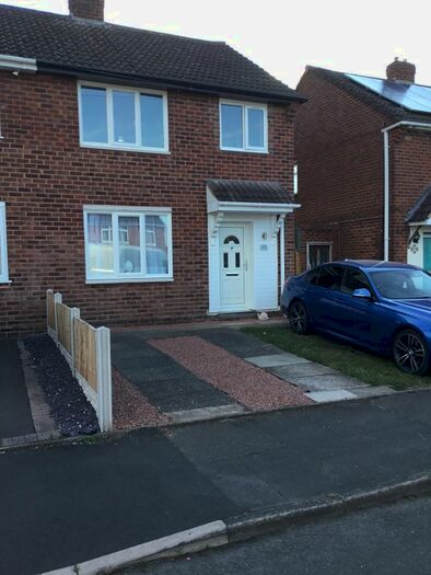 3 Bedroom Semi-Detached House To Rent In Wrens Avenue, Kingswinford, Kingswinford, DY6