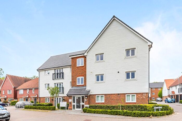 2 Bedroom Flat For Sale In Bricklayer Lane, Faygate, RH12