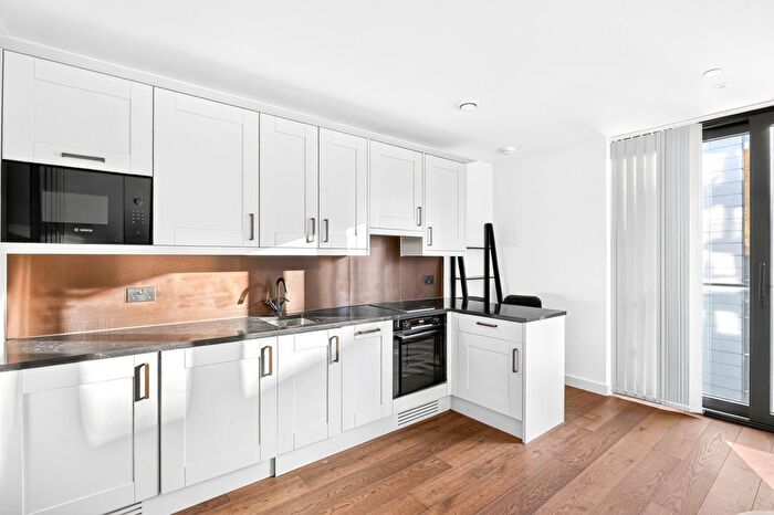 Studio To Rent In Emery Way, London Dock, E1W