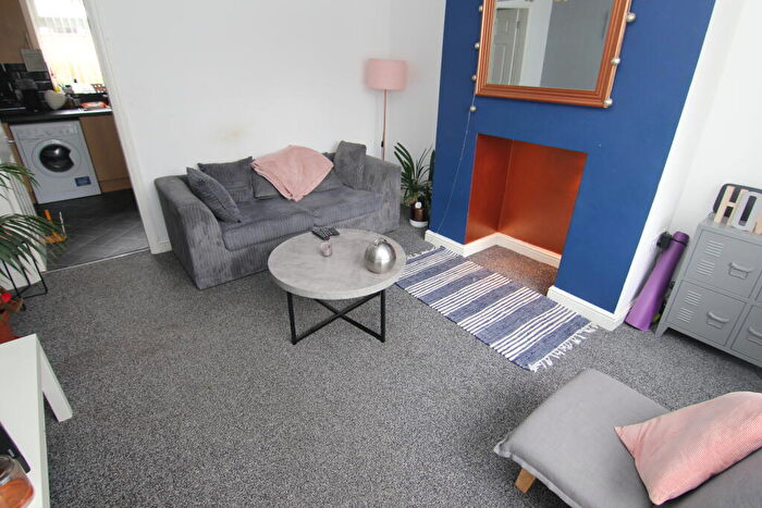 2 Bedroom Semi Detached House To Rent In Tewkesbury Ave, Droylsden, Manchester, M43