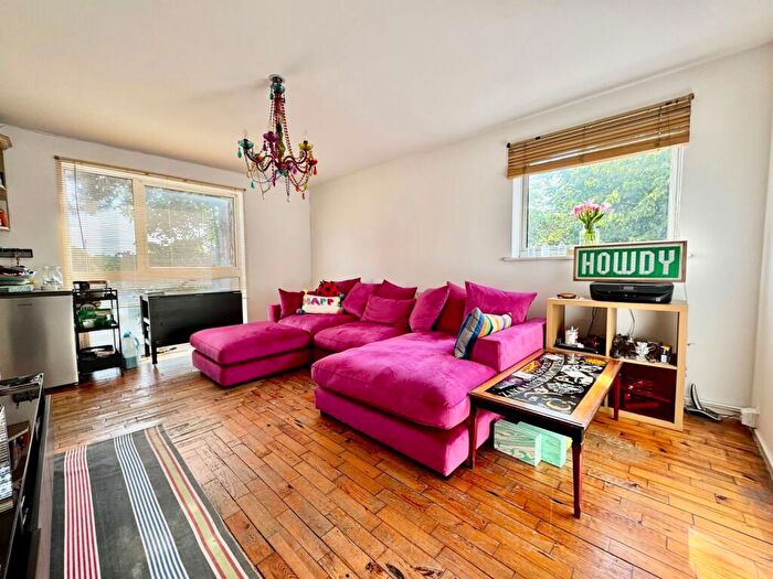 2 Bedroom Flat For Sale In Watersplash Court, Thamesdale, London Colney, St.Albans, AL2