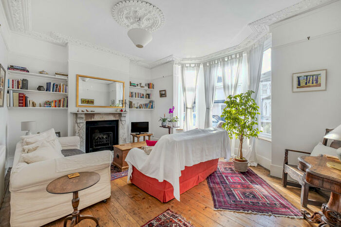 4 Bedroom Semi-Detached House To Rent In Farnley Road, London, SE25